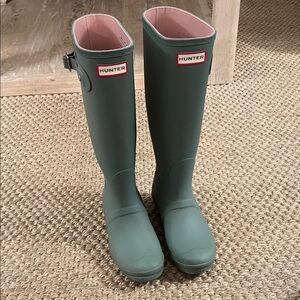 Original Tall Hunter Classic Green Rain Boots Barely Worn- like New